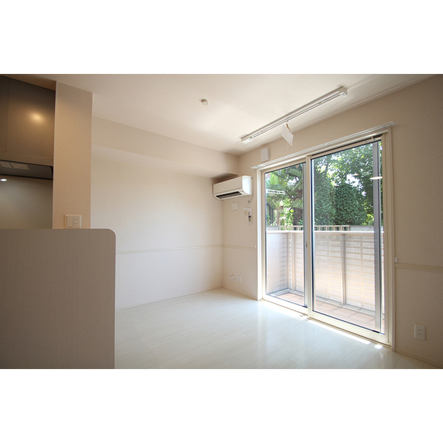 居室・リビング　画像は全て１０２の内観写真（２０２２年撮