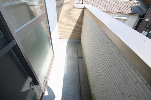 バルコニー　同物件別部屋です。