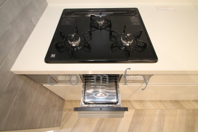 その他設備　三口コンログリル付き