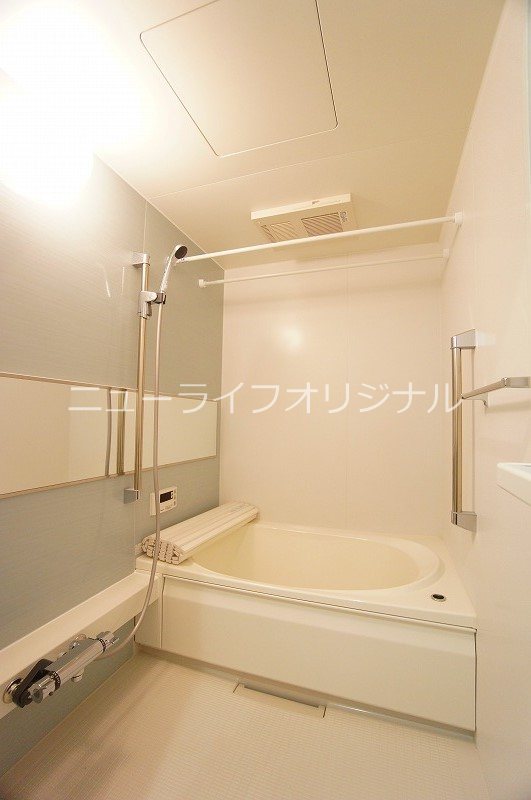 バス・シャワールーム　追い焚き機能付きで経済的、いつでも温かな入浴が可能です。