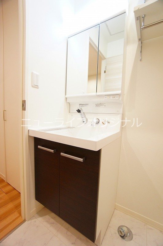 洗面設備　シャワー付き洗面台