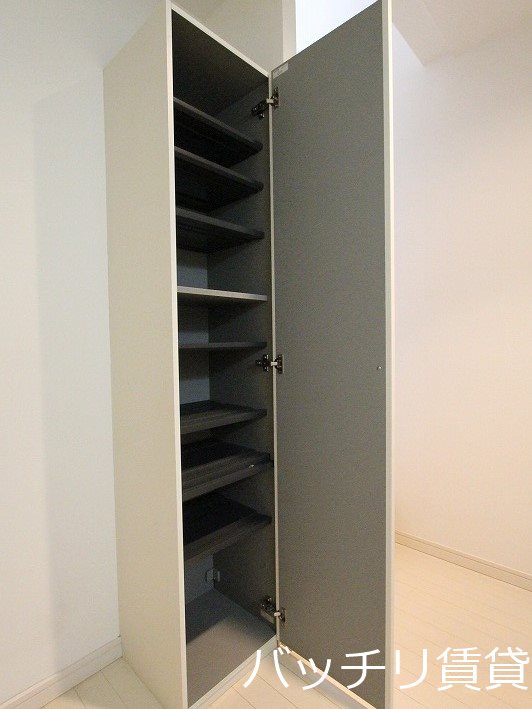 玄関　同型タイプの為、現状を優先致します。