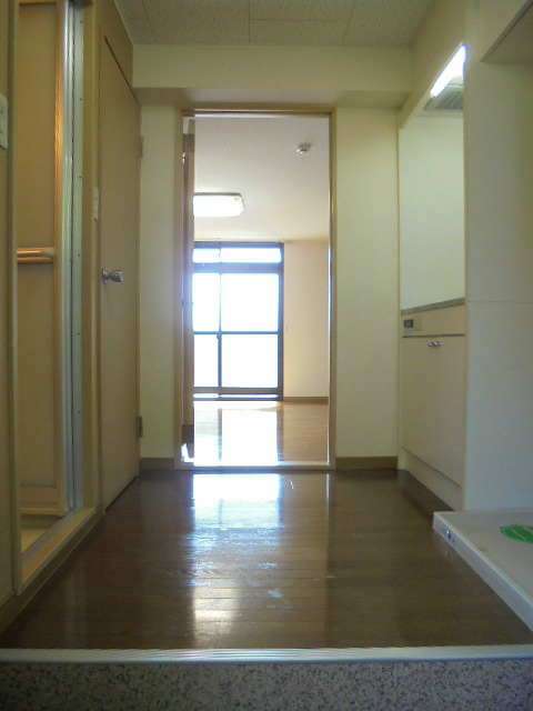 玄関　※202号室のお写真です