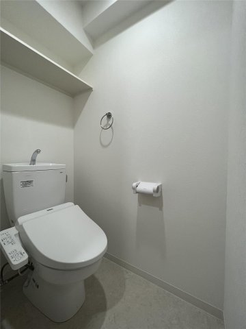 トイレ　※別号室の写真です。現況優先となります。