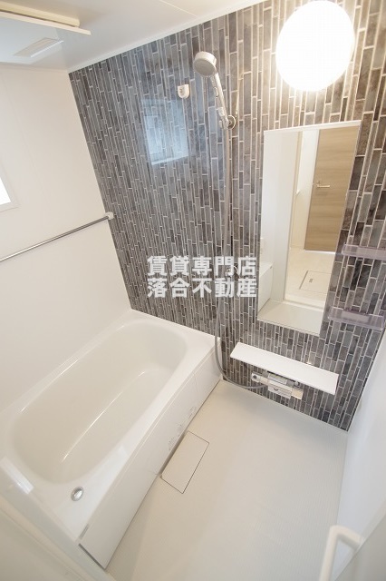 バス・シャワールーム　追い炊き機能、浴室乾燥機付き