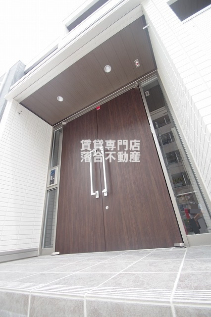 エントランス　オートロック付きで安心♪