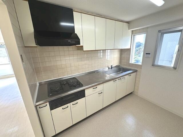 キッチン　※５０５号室募集時の写真です。