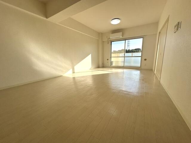 居室・リビング　※５０５号室募集時の写真です。