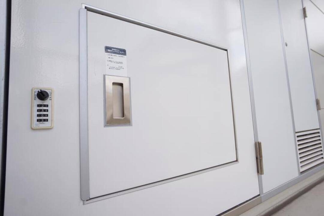 エントランス　宅配ボックス