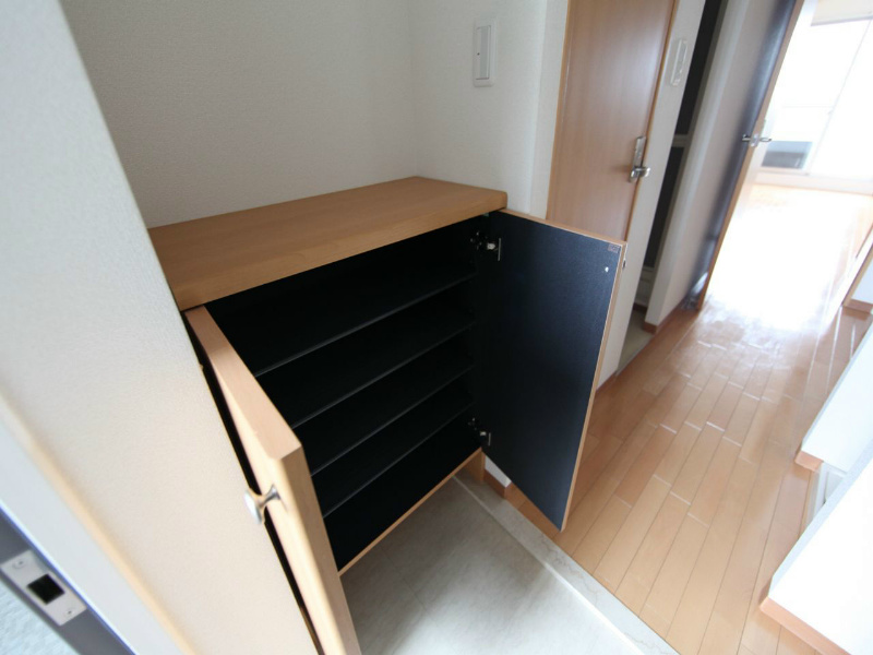 玄関　玄関　シューズボックス付