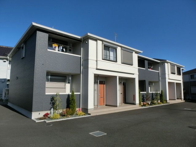 建物外観　２０１５年築でとってもキレイです！