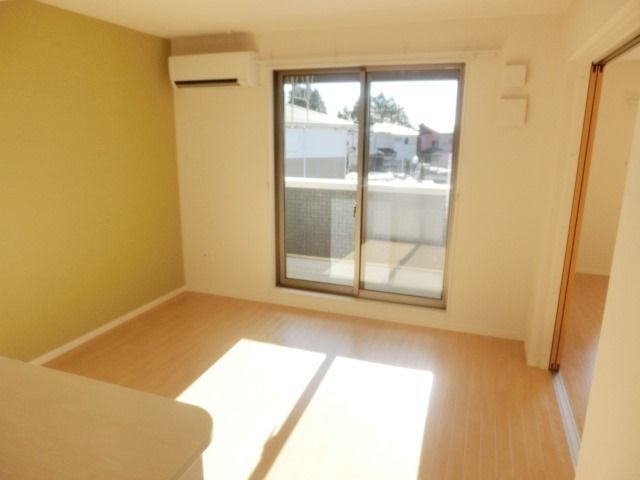 居室・リビング　明るく開放感のあるリビングです！