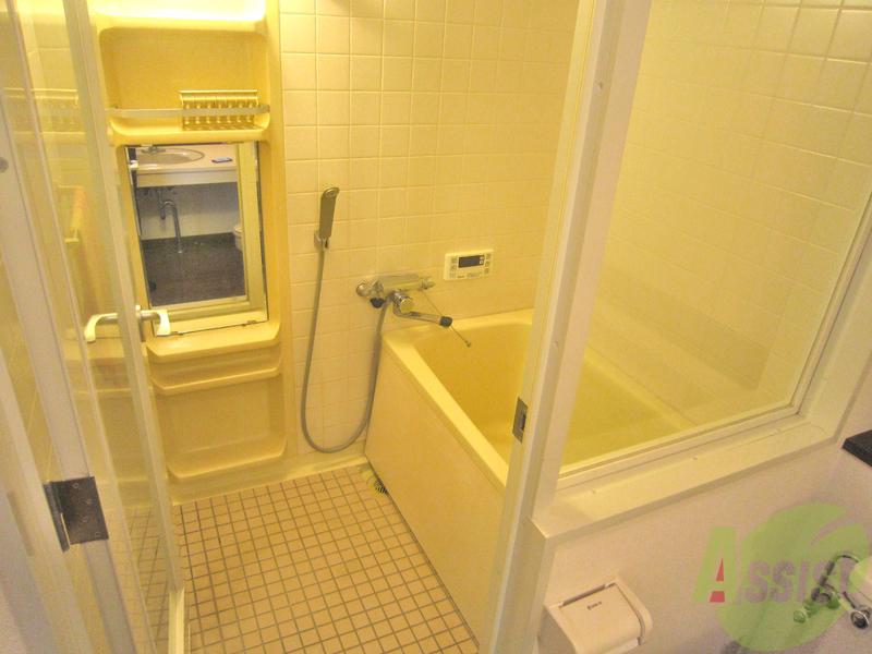 バス・シャワールーム　ガラスのお風呂ですよ♪シャワーを浴びる姿もかっこつきますね～