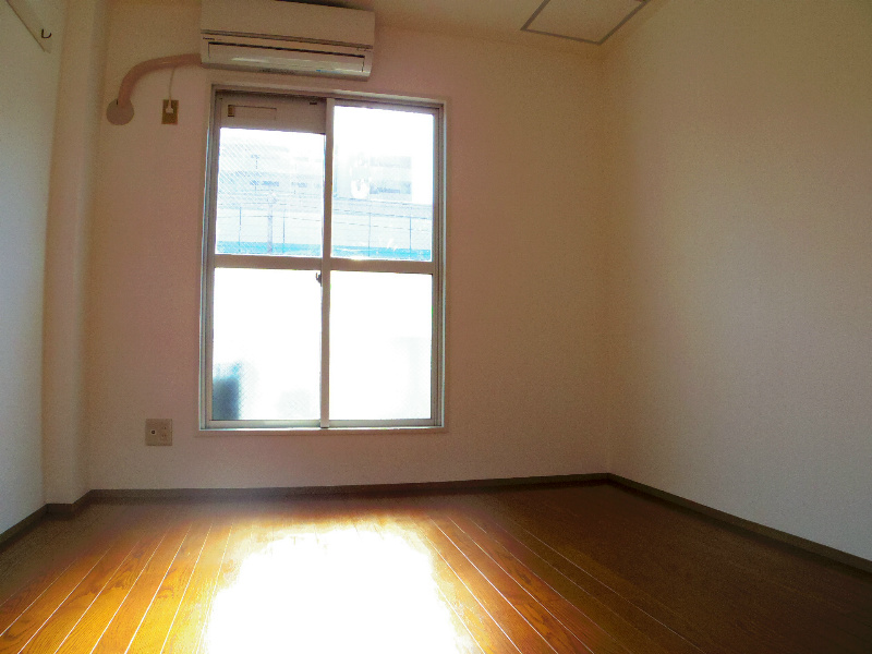 居室・リビング　光の差し込むリビング