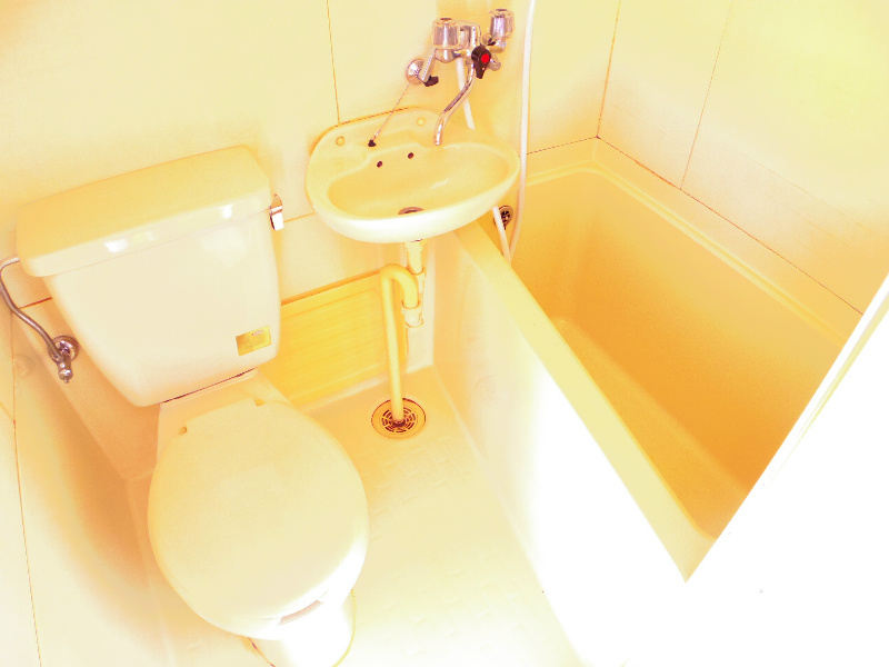 バス・シャワールーム　清潔感のあるお風呂