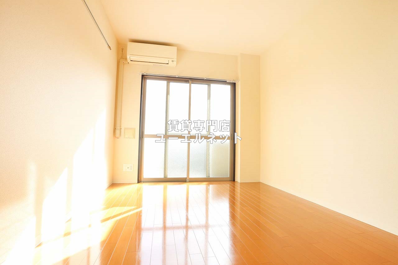 居室・リビング　ゆったりとくつろげる、落ち着きのある居室空間です