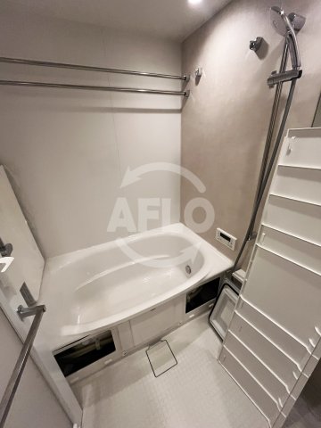 バス・シャワールーム　コンフォリア・リヴ博労町一丁目Q　浴室