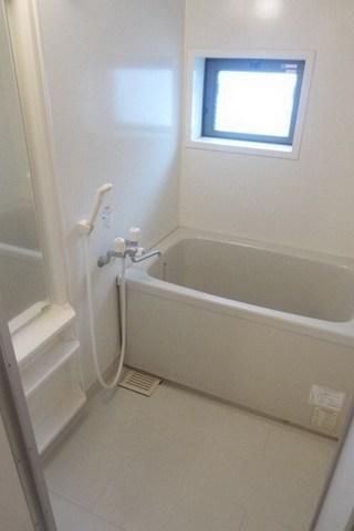バス・シャワールーム　窓がある浴室