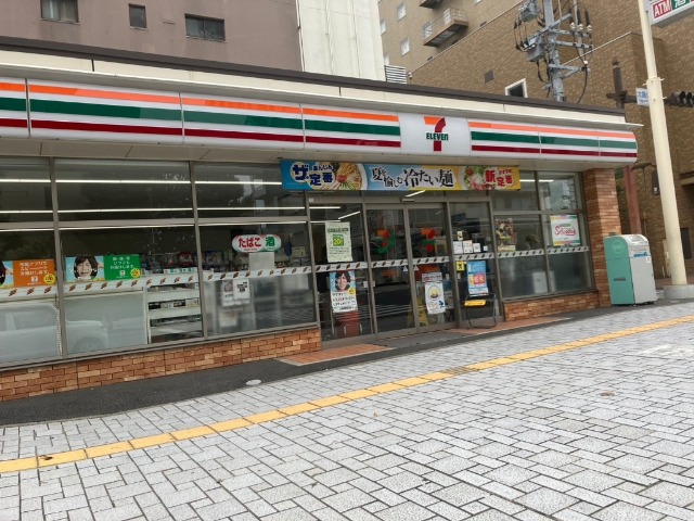 コンビニ　セブンイレブン小倉太陽の橋東店（コンビニ）まで215m