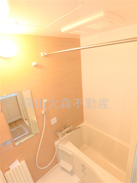 バス・シャワールーム　浴室乾燥機付きのお風呂　バスルーム