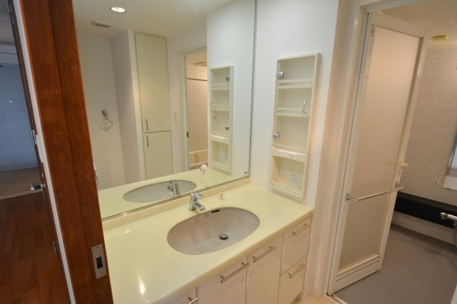 洗面設備　使い勝手の良い洗面台です！