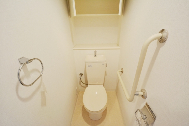 トイレ　収納豊富なトイレです！