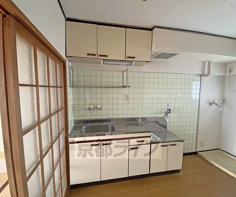 キッチン　収納たっぷりのキッチンです。