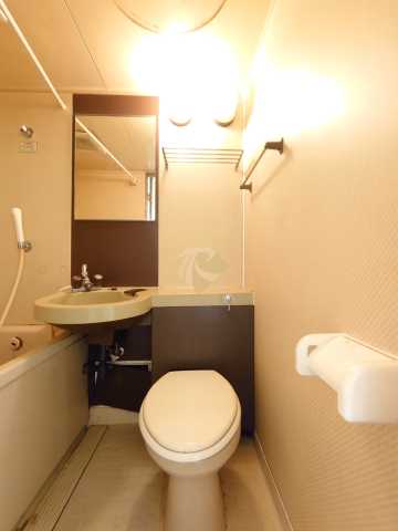 トイレ　※参考写真です。反転タイプのお部屋になります。