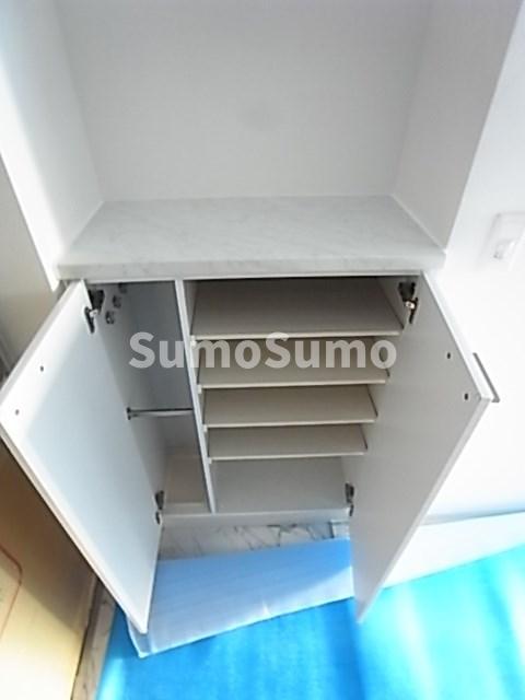 玄関　収納もある玄関です