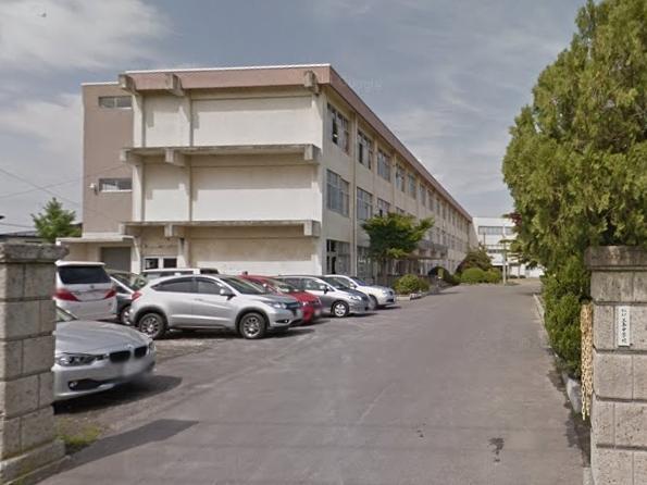 中学校　三条中学校（中学校）まで850m