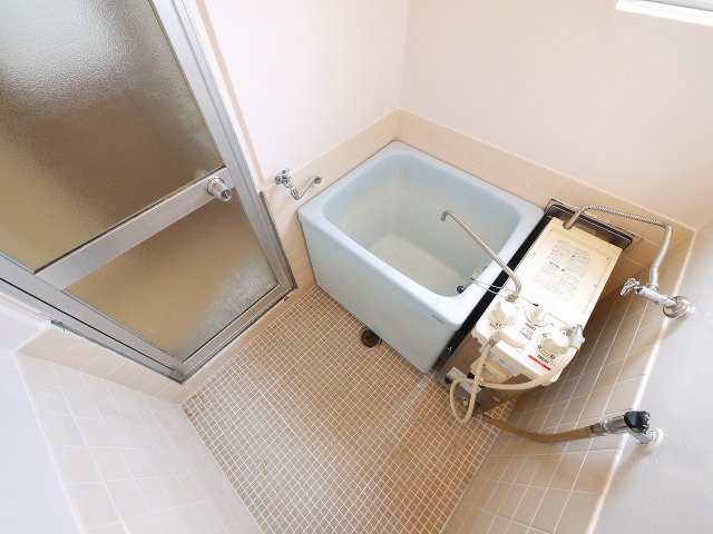 バス・シャワールーム　落ち着いた空間のお風呂です