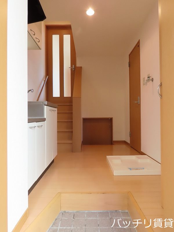 玄関　類似写真使用のため、現状優先。