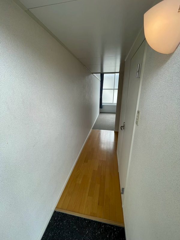 玄関　※同タイプ・別号室の写真です★（実際のお部屋とは異なります）