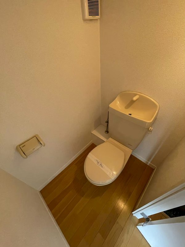 トイレ　※同タイプ・別号室の写真です★（実際のお部屋とは異なります）