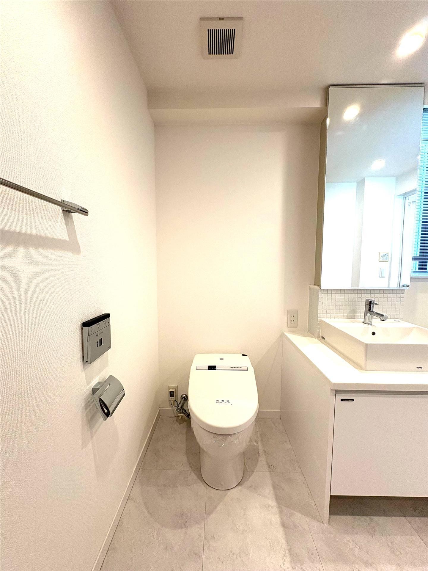 トイレ　温水洗浄便座付