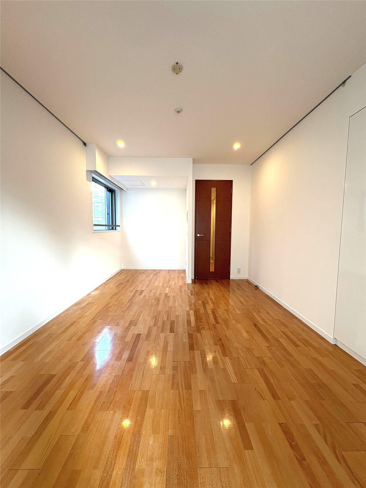 居室・リビング　二面採光　広々としたお部屋