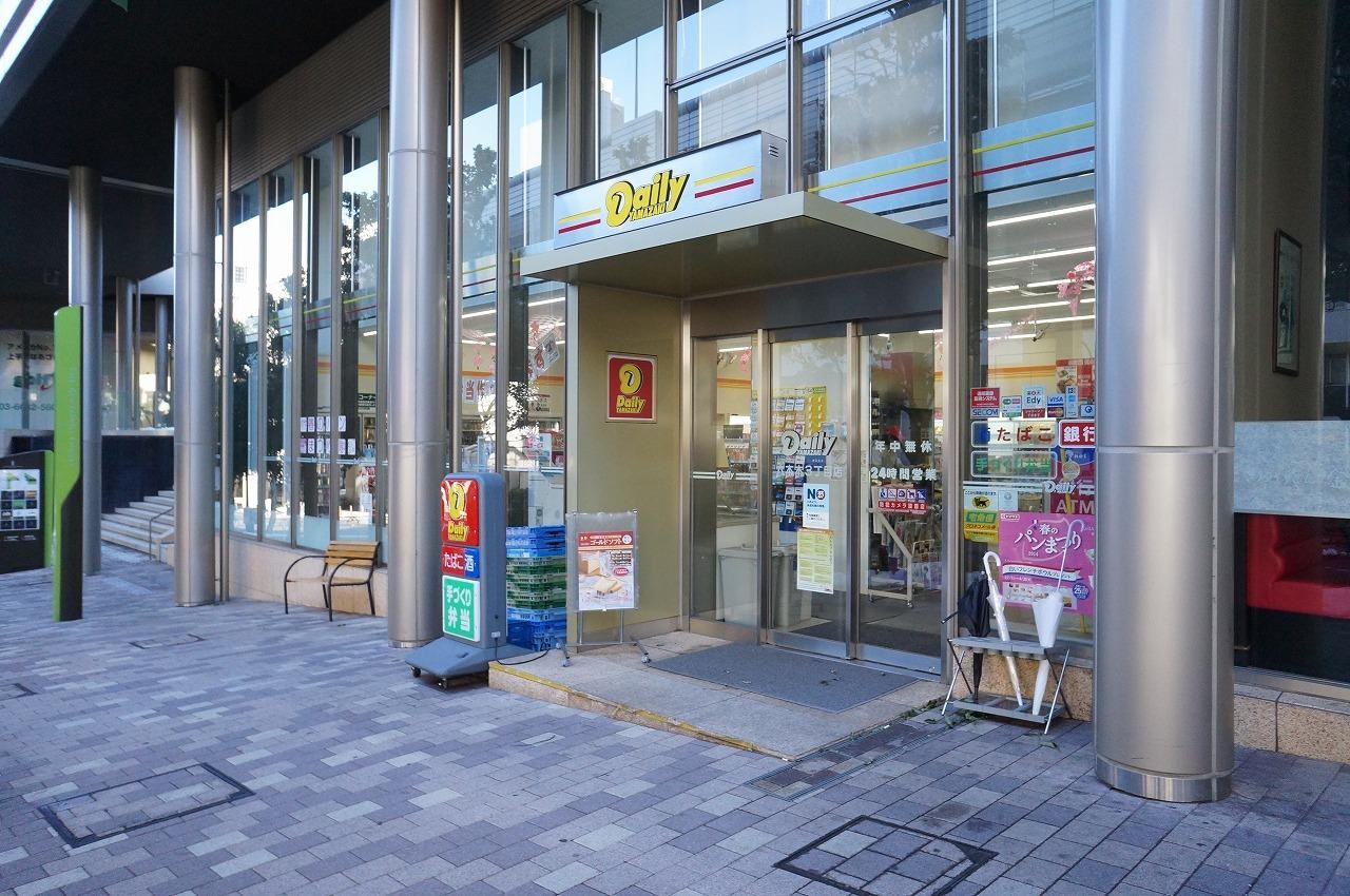 コンビニ　デイリーヤマザキ 六本木3丁目店（コンビニ）まで423m