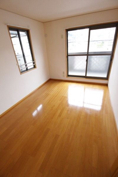 その他部屋・スペース　★２面採光で明るい洋室★