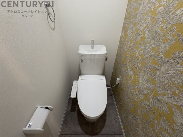 トイレ　バストイレ別　温水洗浄便座付き