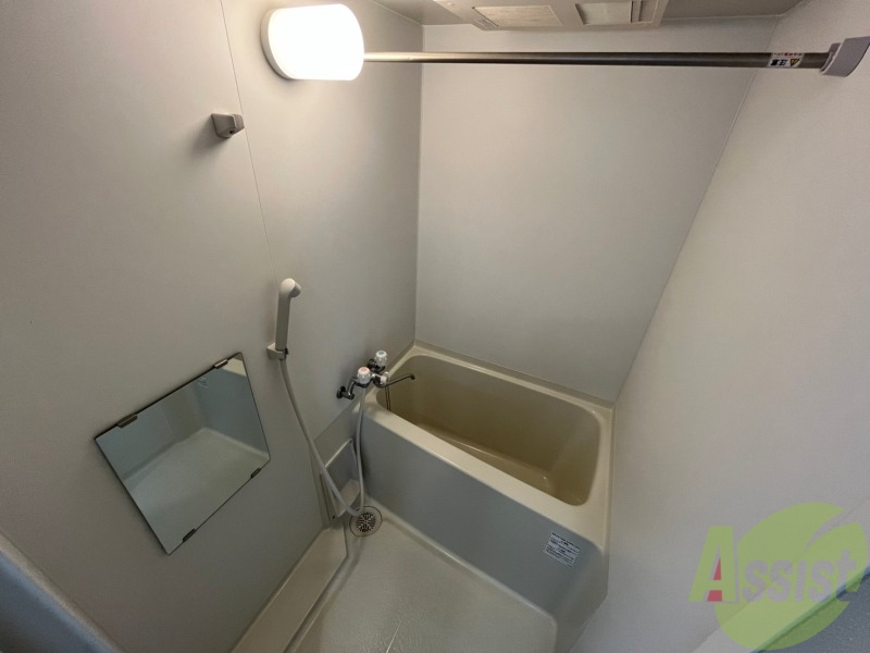 バス・シャワールーム　バスルームはこちらです。広々としてゆったり休めます。