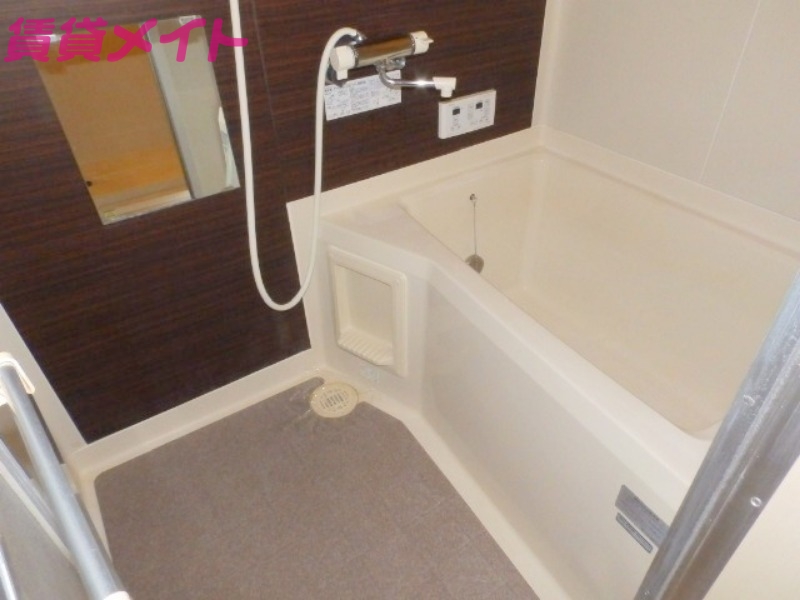 バス・シャワールーム　同物件、別部屋の写真です