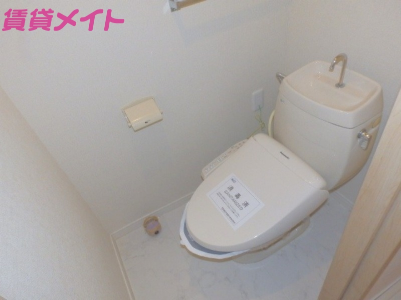 トイレ　同物件、別部屋の写真です