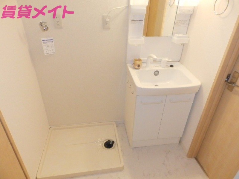 洗面設備　同物件、別部屋の写真です