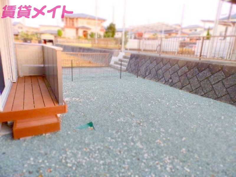 庭　同物件、別部屋の写真です