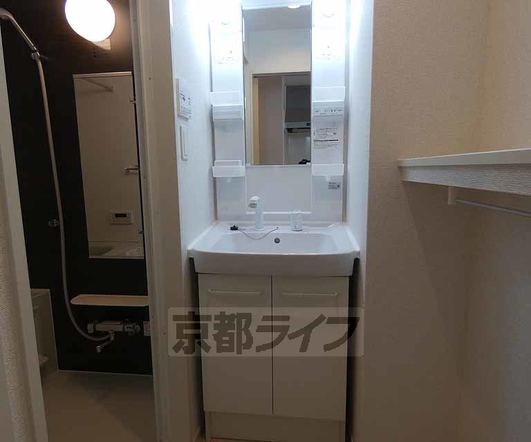 洗面設備　独立洗面台付きです。