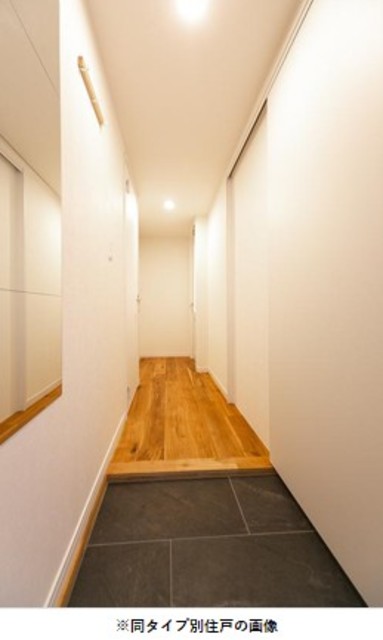 玄関　※写真は同タイプ住戸です。