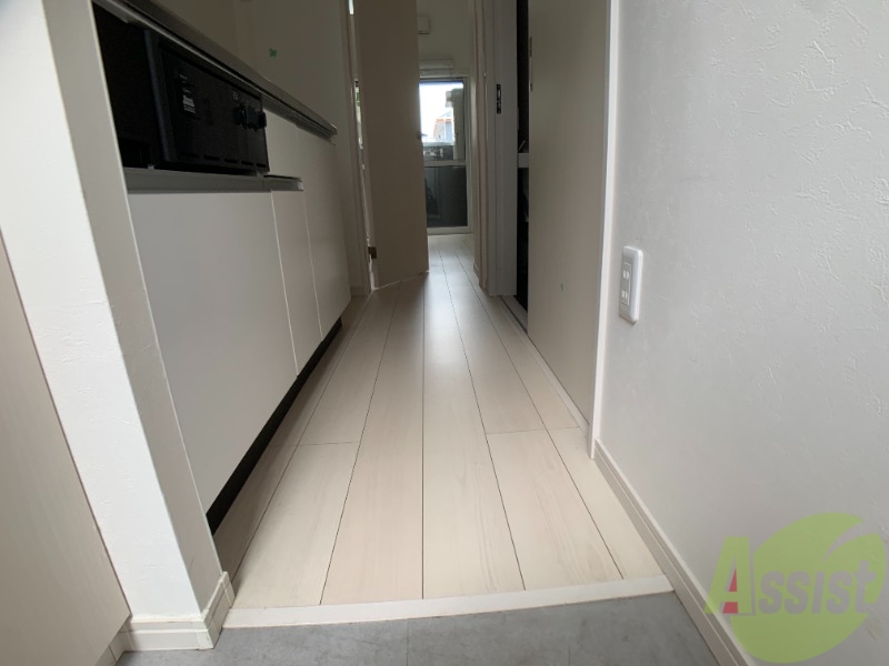 玄関　玄関からの様子です。すぐ部屋が見えないのは安心ですね。