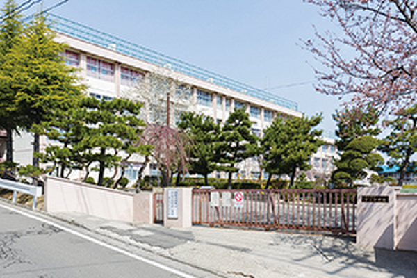 中学校　中山中学校（中学校）まで390m