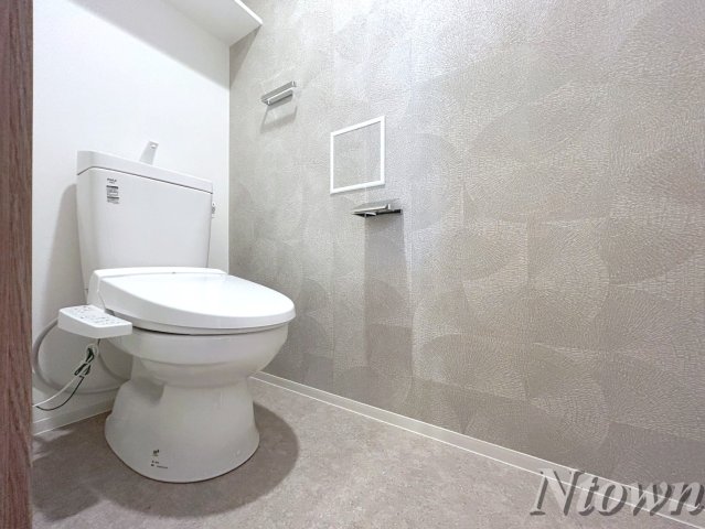 トイレ　落ち着いた色調のトイレです