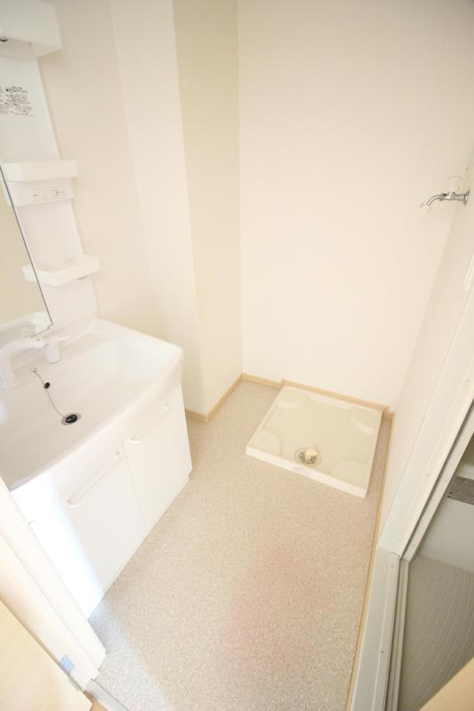 洗面設備　シャワー洗面台付き